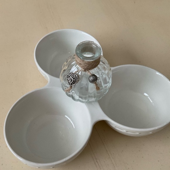 Clear Ribbed Glass Bud Vase Platter Decoration- Silver Heart & Round Beads 💙 - Picture 2 of 2